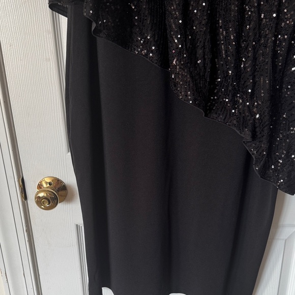 Elegant Black Asymmetrical Sequin Dress - Picture 4 of 9